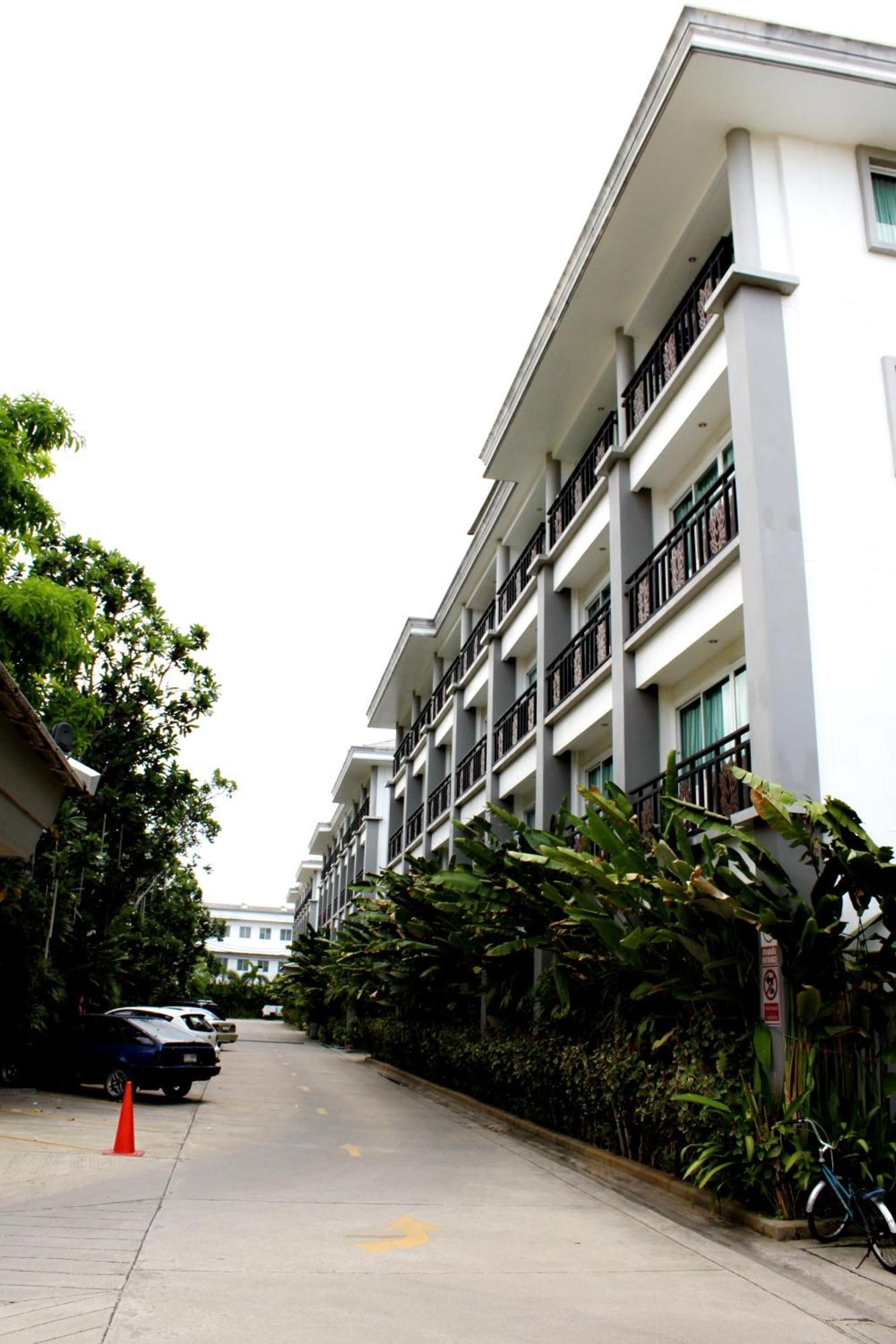 14 Resort Bangkok Exteriör bild